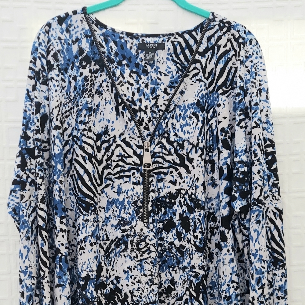 Alfani Zipper Detail Top Blue Black White 2X